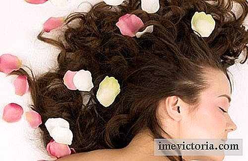 Parfyme håret ditt med et naturlig produkt