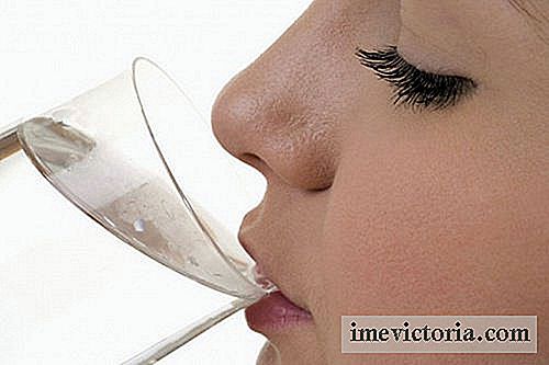 7 Tecken som berättar att du dricker vatten omedelbart.