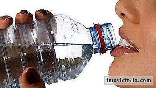 Er det trygt å drikke vann i plastflasker?