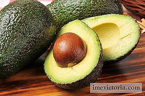7 Redenen om de avocado-kernel niet te gooien