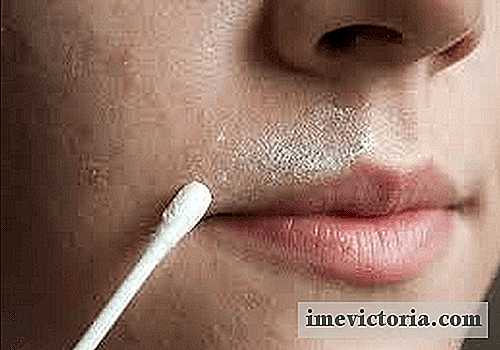 Um remédio natural 2-em-1 para remover a penugem facial e suavizar a pele