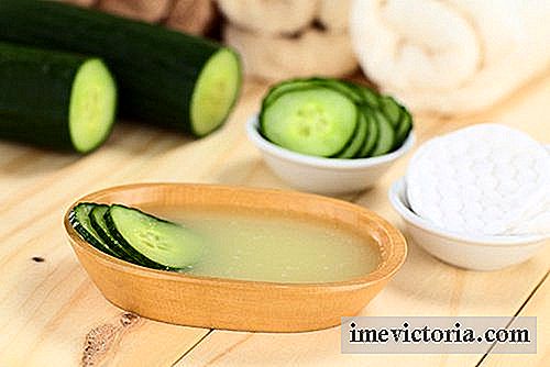 For å bekjempe slapp hud og rynker med agurk og aloe vera gel