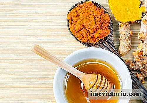 Remedy honning og gurkemeie for å lindre leddsmerter