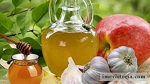 Naturlig middel med hvitløk og honning med utallige helsemessige fordeler
