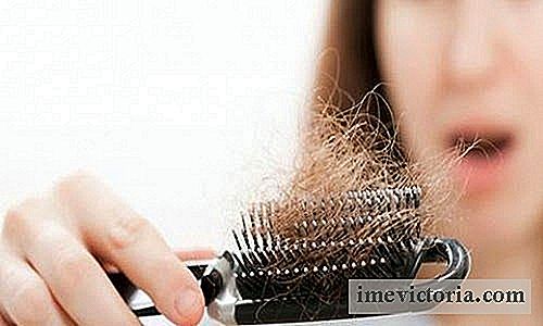 Tips og naturlige rettsmidler for å stoppe håravfall
