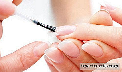 8 Tipů vyživuje a chrání vaše nehty