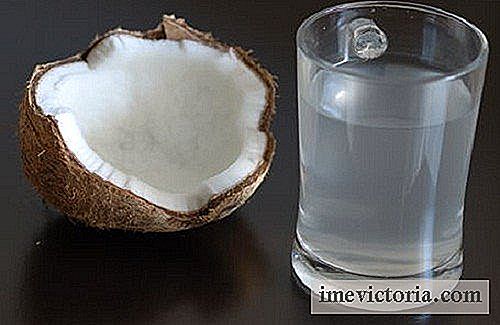 Los beneficios de consumir agua de coco