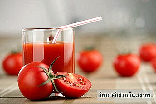Eliminar toxinas una vez por semana con el jugo de tomate, el ajo y la cúrcuma