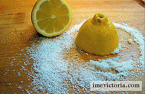 Hvordan at rengøre dit hjem med citronsaft
