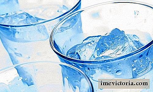 ¿Es malo beber agua fría?