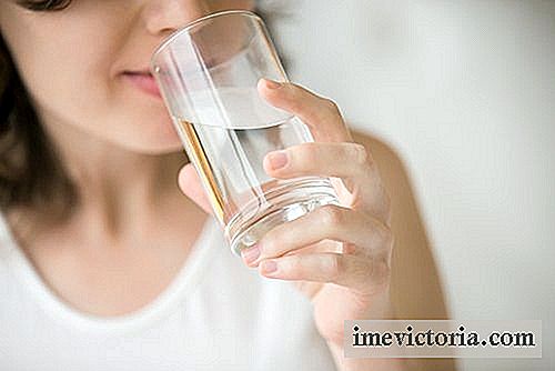 Vad händer i kroppen när du dricker vatten i en tom mage.