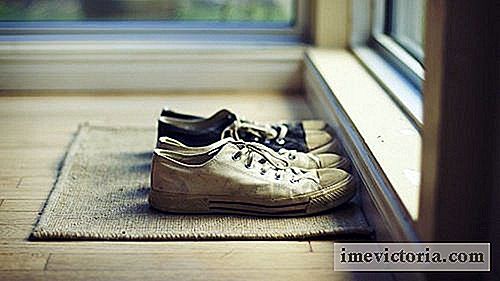 ¿Por qué es mejor quitarte los zapatos antes de ir a casa?