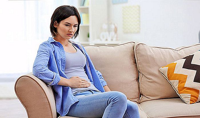 Hvornår vises de første symptomer på graviditet?