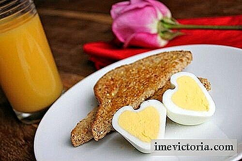 ¿Cómo hacer huevos en forma de corazón?