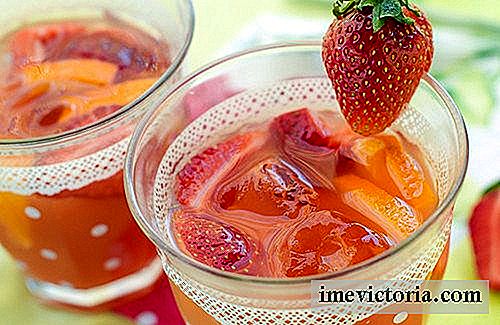 ¡Prueba el agua de fresa para desintoxicar tu cuerpo!